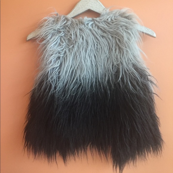 Red Camel Faux Fur vest Medium - Picture 3 of 5